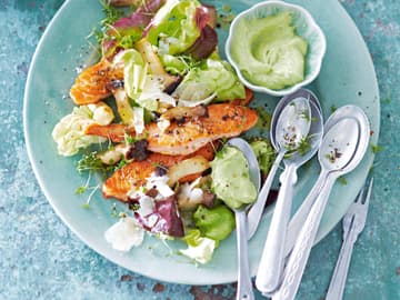 Lauwarmer Pilz-Salat mit Avocado-Dressing Lauwarmer Pilz-Salat mit Avocado-Dressing