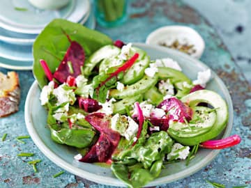 Rote Bete Avocado Salat mit Schafskäse Rote Bete Avocado Salat mit Schafskäse