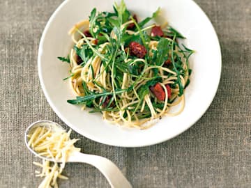 Rucola-Spaghetti mit Bergkäse Rucola-Spaghetti mit Bergkäse
