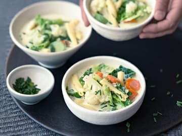 Gemüse-Safran Suppe mit Nudeln Gemüse-Safran Suppe mit Nudeln