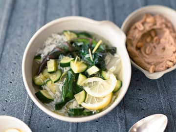 Reis-Zitronen-Suppe mit Erdnussdip Reis-Zitronen-Suppe mit Erdnussdip