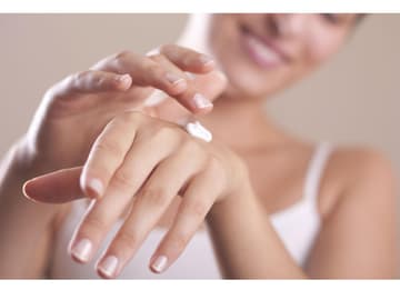 Handpflege mit Creme Handpflege