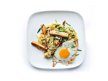 Tofu mit Nudeln und Ei Nudeln mit Ei und Tofu