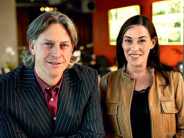 Sylviane und Enzo sind Restaurantbesitzer Sylviane und Enzo