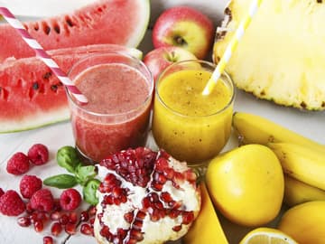 Smoothie mit Obst Smoothie mit Beeren