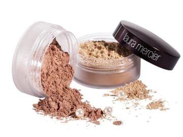 mineral-illuminating-powders-laura-mercler.jpg