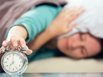 tipps-gegen-schlafstoerungen Frau mit Schlafstörungen