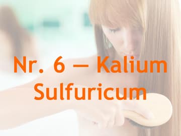 Frau mit Haarausfall Schüssler Salze gegen Haarausfall