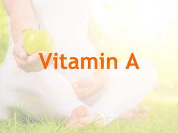 schwangere Frau mit Apfel Vitamine in der Schwangerschaft