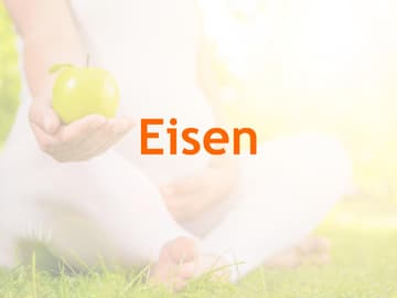schwangere Frau mit Apfel Vitamine in der Schwangerschaft