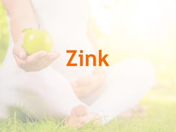 schwangere Frau mit Apfel Vitamine in der Schwangerschaft
