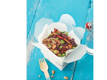Wok-Nudeln mit Rotkohl und Edamame Wok-Nudeln mit Rotkohl und Edamame