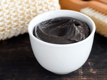 DIY Detox-Maske: Aktivkohle DIY Detox-Maske: Aktivkohle