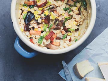 One Pot Pasta mit Pilzen, Camembert und Räuchertofu One Pot Pasta mit Pilzen, Camembert und Räuchertofu