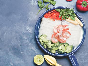 One Pot Pasta mit Reisnudeln und Garnelen One Pot Pasta mit Reisnudeln und Garnelen