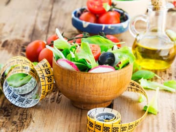 Rohkost, Salat und Maßband Rohkost, Salat und Maßband