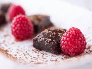 Gesunde Quinoa-Himbeer-Pralinen Gesunde Quinoa-Himbeer-Pralinen
