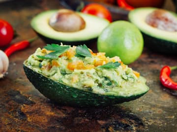 Avocado mit Gurkencreme Avocado mit Gurkencreme