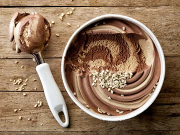 Low Carb Schoko-Erdnuss-Eis Low Carb Schoko-Erdnuss-Eis