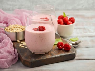 Haferflocken-Himbeeren-Grapefruit- Smoothie mit Buttermilch Haferflocken-Himbeeren-Grapefruit- Smoothie mit Buttermilch