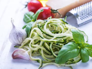 Zucchini-Spaghetti Zucchini-Spaghetti