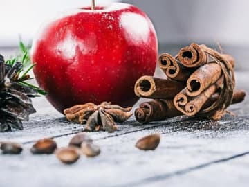 Weihnachtsgewuerz Zimt, Anis, Nelken und co. bringen einen unwiderstehlichen Weihnachtsduft mit sich.