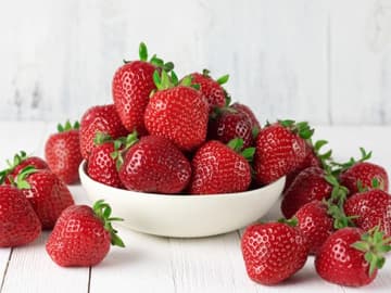 Erdbeeren Erdbeeren weisen einen hohen Vitamin C-Gehalt auf.