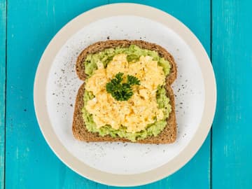 Brot_mit-EI_Avocado Brot mit Ei und Avocado