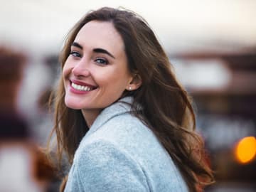Lachen_junge_Frau Junge Frau lacht