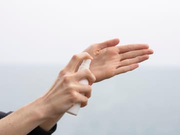 handsprays-desinfizieren-antibakteriell