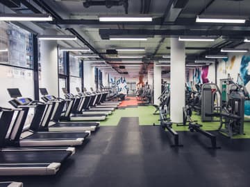 Fitnessstudio Leeres Fitnessstudio