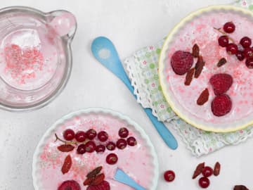 Smoothie-Bowl mit Skyr, Goji-Beeren und "Bitzel"