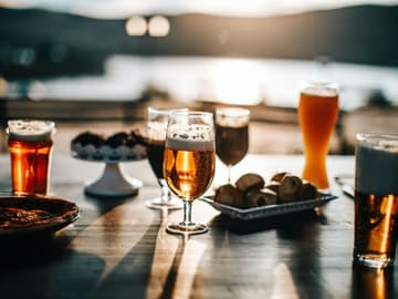 Bier bei Sonnenuntergang Bier bei Sonnenuntergang