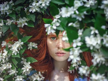 Mädchen_Blumen Frau und Blumen