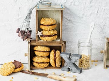 Low-Carb-Espresso-Pinienkern-Plätzchen Low Carb Espresso-Pinienkern-Plätzchen