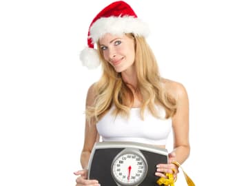Frau-Weihnachtsmütze-Waage Kalorienbomben zur Weihnachtszeit: Wir klären auf!