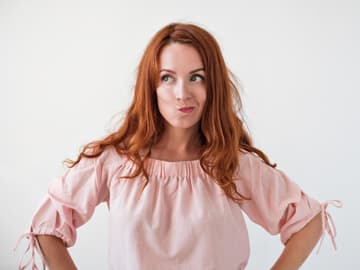 Frau_überlegt Frau überlegt