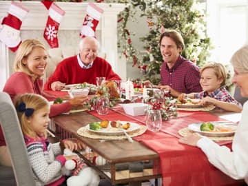 Weihnachten_Familie Diese Corona-Regeln gelten an Weihnachten.