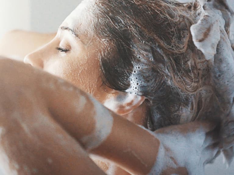 Trockene Kopfhaut Das Hilft Laut Dermatologen