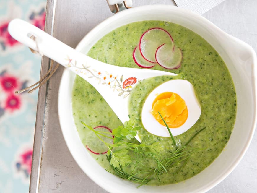 Kräutersuppe mit Ei