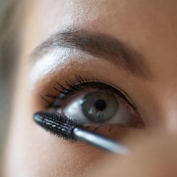 Wimpern tuschen Wimpern tuschen