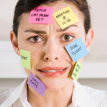 Frau im Job gestresst Frau im Job gestresst