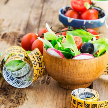 Rohkost, Salat und Maßband Rohkost, Salat und Maßband