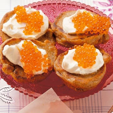 4699-blinis-mit-kaviar